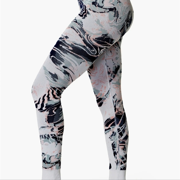 Sweat Betty Glacier Mountain Leggings NWT - Picture 3 of 5